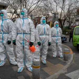 الصين تعلن عن اكتشاف فيروس جديد ينتقل عبر لدغات القراد ويصيب 252 شخصًا