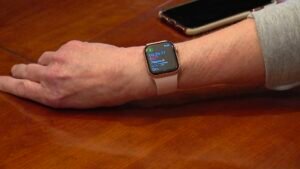 ‎الأجهزة القابلة للارتداء كالساعات الذكية تتنبأ بأحداث طبية خطيرة