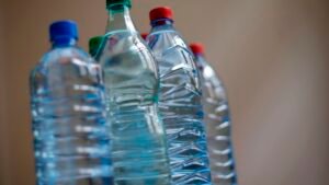 صلاحية عبوات المياه .. بين الحقيقة والوهم
