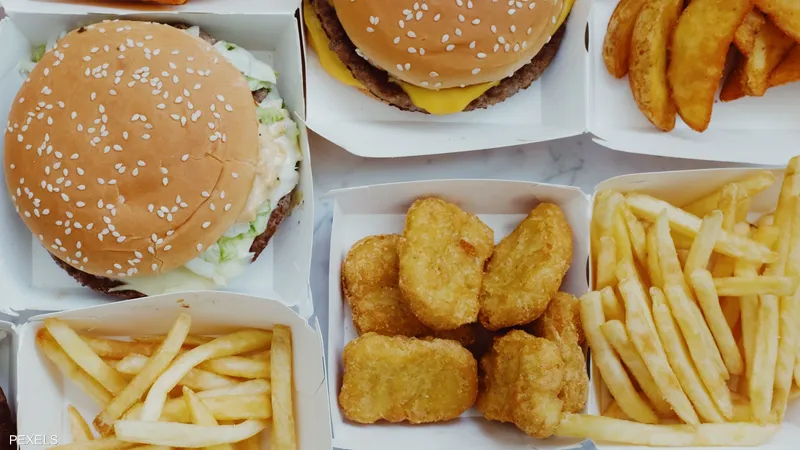 دعوة لتغيير اسم “هابي ميل” إلى وجبة غير سعيدة لآثارها السلبية على الأمعاء 