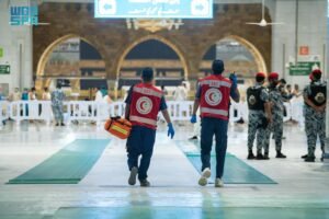 الهلال الأحمر يعيد النبض لمعتمرة إندونيسية بمطار الملك عبدالعزيز الدولي في جدة