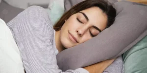 الوقت المثالي للنوم .. النوم يمكن أن يصبح أكثر صعوبة مع التقدم بالعمر
