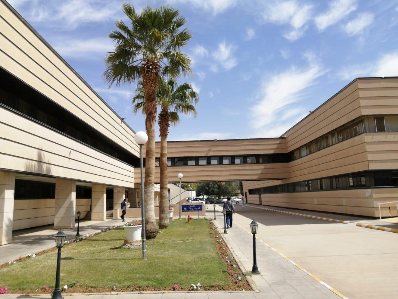 مستشفى الملك خالد بالمجمعة ينقذ حياة مريض بفضل تقنية الأكسجة الغشائية خارج الجسم 