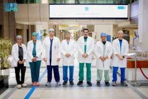 استئصال ورمٍ في القفص الصدري باستخدام “العلاج الكيميائي المسخن” و “الروبوت الجراحي ” 