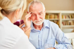 نعلٌ ذكيّ يحوِّل الخطوات إلى نبضات كهربائية واستكشاف مبكر لمرض ألزهايمر
