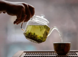  شُرب الشاي الأخضر يساعد في حرق الدهون ..  بين الحقيقة والوهم