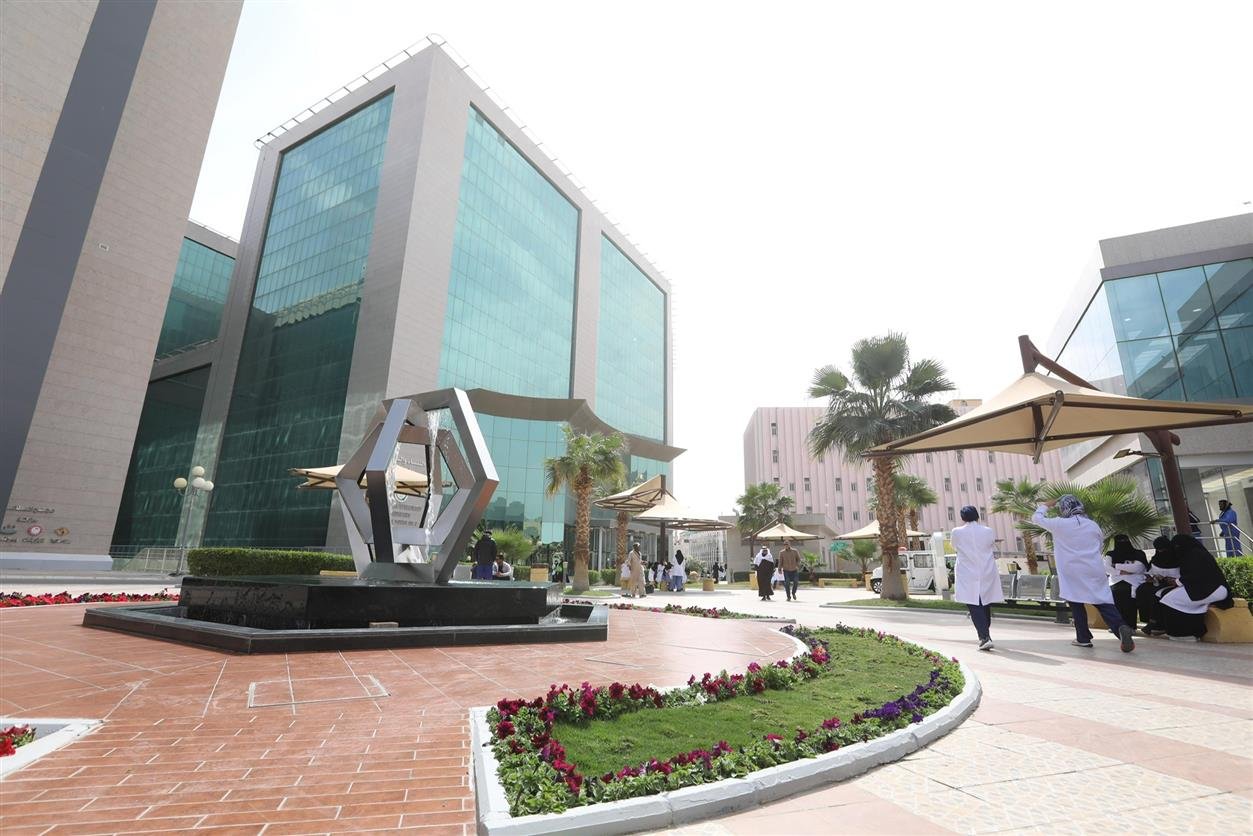 نجاح أول عملية زراعة كلى لمريضة بمدينة الملك سعود الطبية 