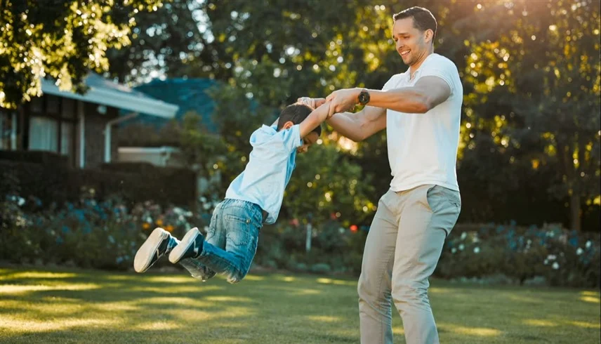  اكتئاب الأب يؤثر على سلوك الطفل لسنوات 