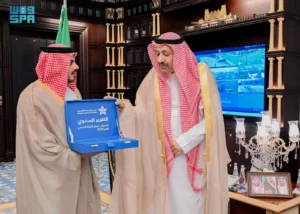 أمير منطقة الباحة يتسلم التقرير السنوي للتجمع الصحي بالمنطقة