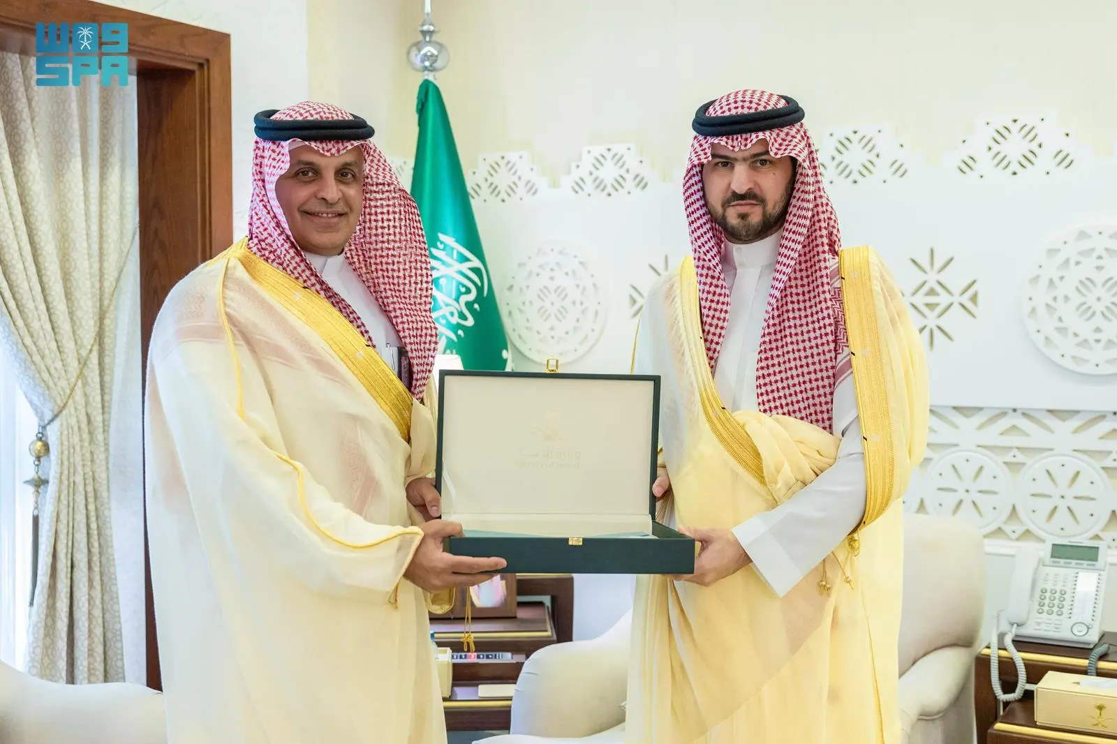 الأمير سعود بن بندر يستمع لشرح لمحتوى التقرير السنوي لفرع وزارة الصحة بالمنطقة الشرقية لعام 2024 