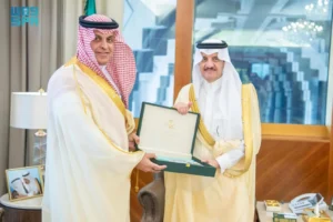 أمير الشرقية يتسلّم التقرير السنوي لفرع وزارة الصحة لعام 2024