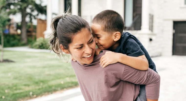 حنان الأم يدعم السمات الشخصية لشباب المستقبل 