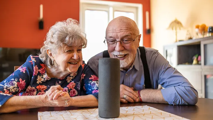 دراسة:  استخدام الهاتف قد يحمي من الخرف! 