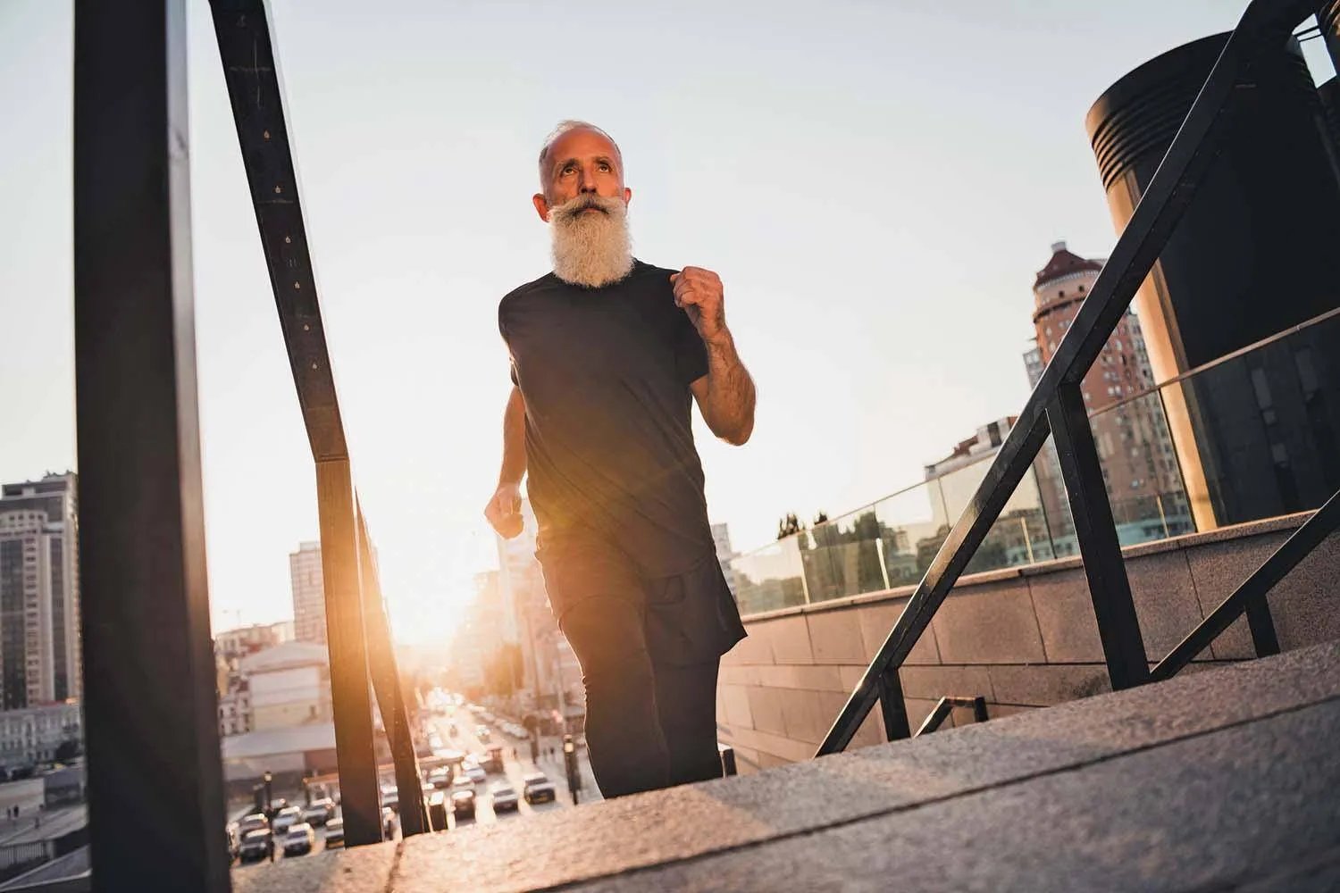 «سن اليأس الذكري» من أعراضه تراجع الطاقة الجسدية والرغبة الجنسية وتقلب المزاج 