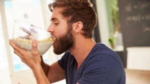 لماذا يستيقظ البعض جائعاً في الصباح؟