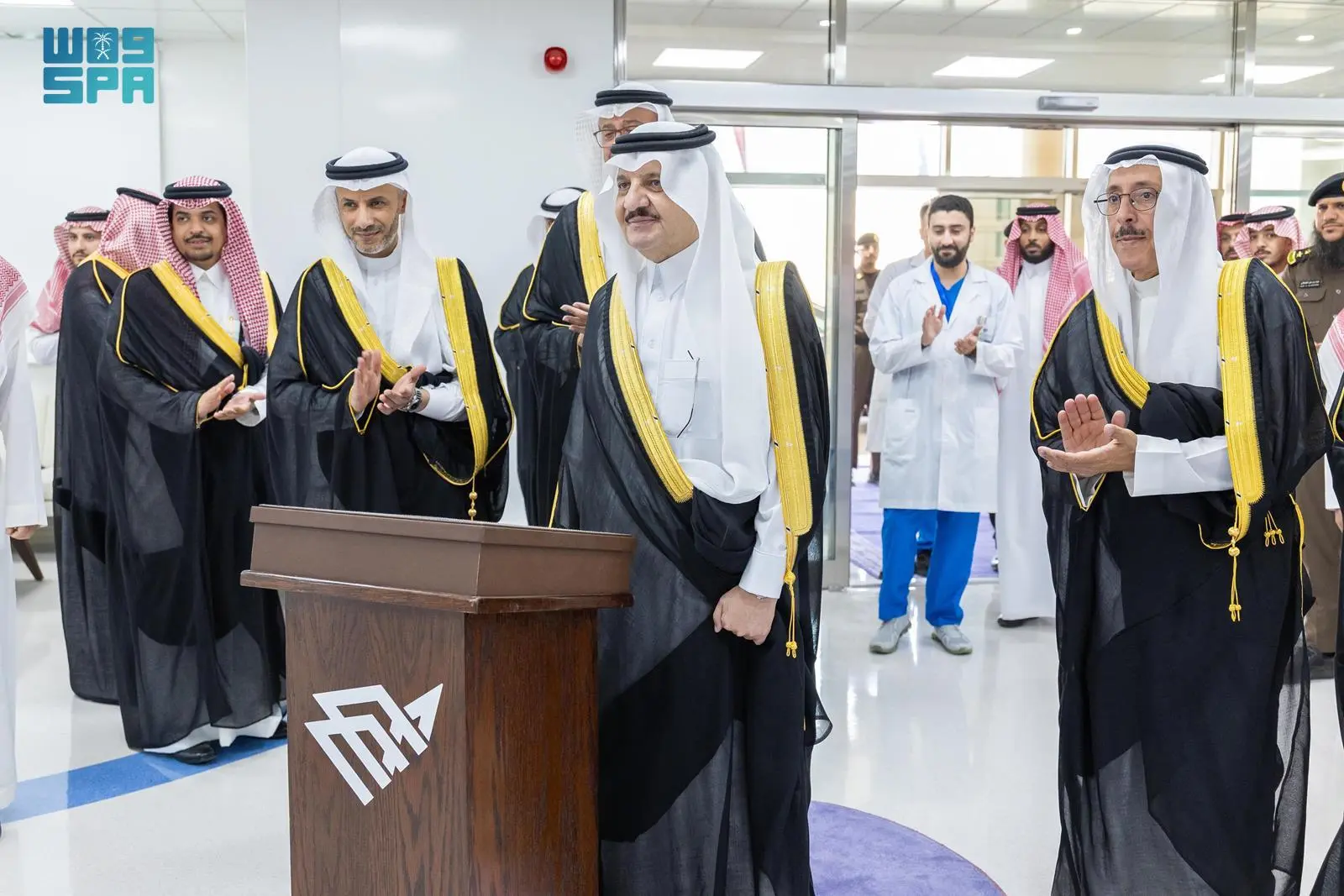 أمير المنطقة الشرقية يُدشّن مركز الحروق والجراحات التجميلية 