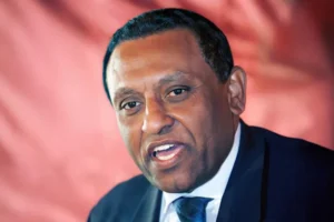 رئيس وزراء السودان  يناقش مع مدير “الصحة العالمية” سبل مواجهة الكوليرا