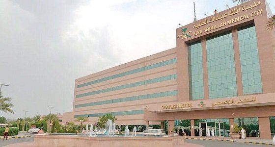 في مكة المكرمة.. استئصال ورم متقدم ينهي معاناة مريض عقب عملية دقيقة 