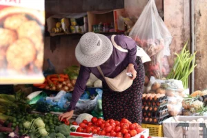 منها الطماطم والكرز… أطعمة حمراء اللّون تعزز قدرات الدماغ