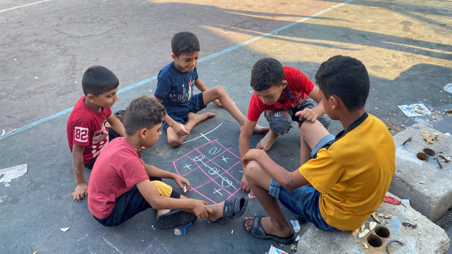 طبيبة: النظافة المفرطة تهدد مناعة طفلك 