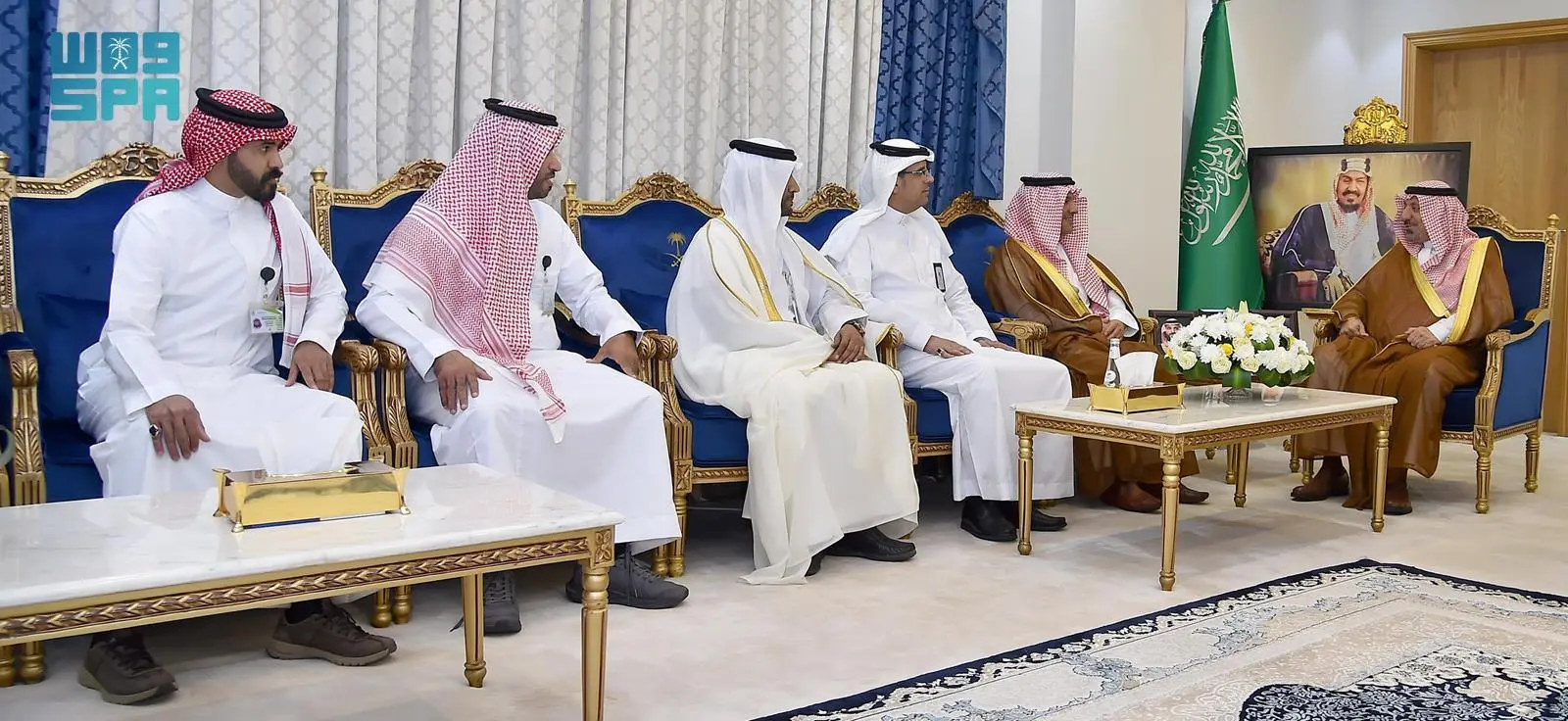أمير نجران يطّلع على مبادرة “نخدمهمْ بعناية” لخدمة الحجاج 