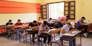 القولون العصبي والصداع.. أمراض تهدد صحة الطلاب