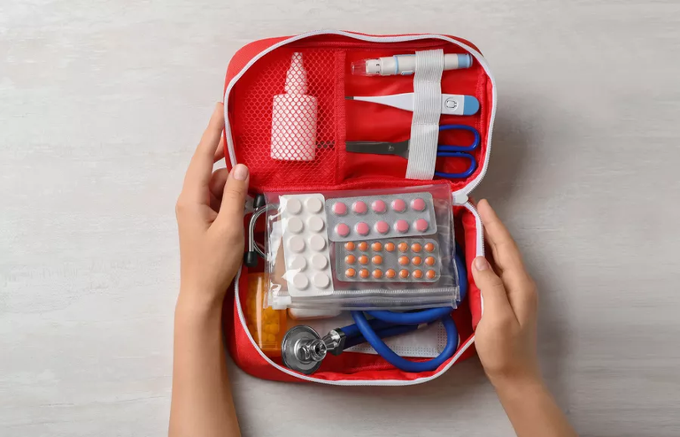 حقيبة الحاج الصحية والشخصية .. أغراض شخصية ومستحضرات طبية لا غنى عنها 