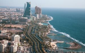 مُحافظ جدة يشهد توقيع مذكرة تفاهم بين برنامج “لنبادر” وجمعية الرعاية الصحية الداعمة