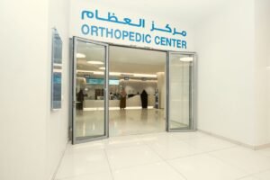 رحلة شفاء مريض أمريكي من إصابة عضلية خطيرة في مستشفى دلّه النخيل