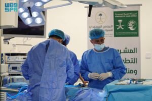 مركز الملك سلمان للإغاثة ينفذ مشروعًا طبيًا لجراحة الكبد في عدن