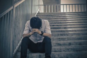6 علامات تُنذر بتدهور صحتك العقلية .. منها الحزن والكآبة وصعوبة التركيز