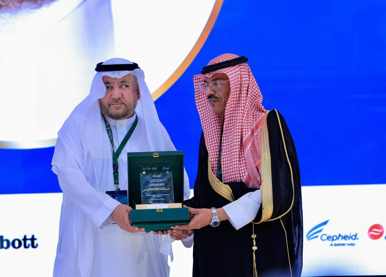 “الصحة” تكرّم الدكتور العجلان بجائزة إنجاز مدى الحياة 
