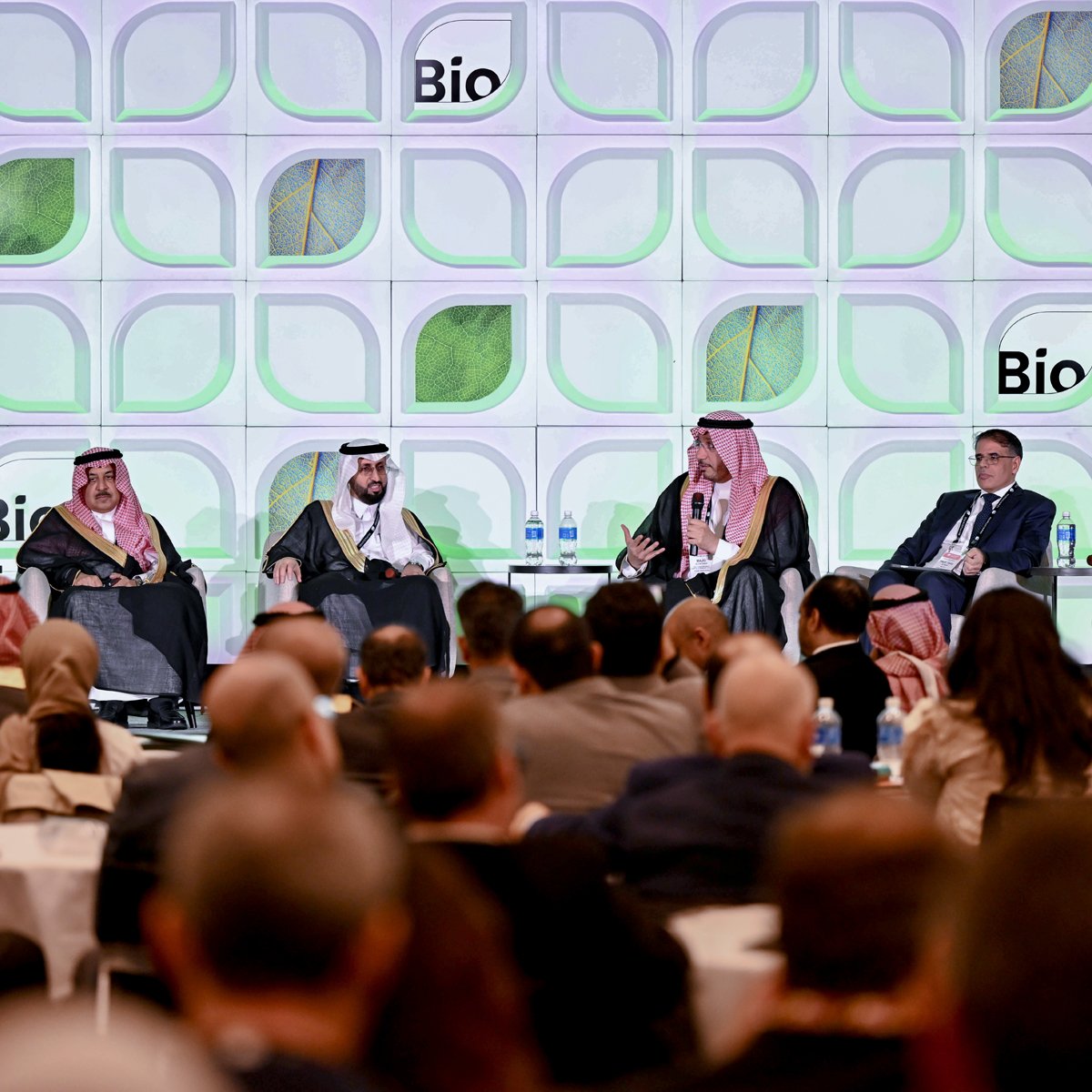 الفياض: التخصصي يُسهم عالميًا في أبحاث الجينوم ويعزز مكانة المملكة في التقنية الحيوية 
