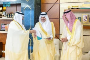 أمير الشرقية يستقبل مدير فرع وزارة الصحة بالمنطقة والمدير التنفيذي لهيئة الصحة العامة بالقطاع الشرقي