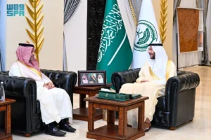 محافظ الطائف يناقش تطوير أعمال هيئة الهلال الأحمر بالمحافظة