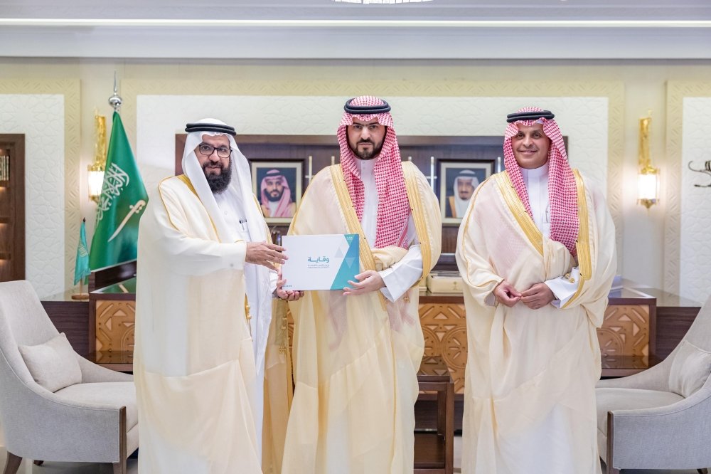 الأمير سعود بن بندر يستقبل مدير صحة الشرقية والمدير التنفيذي لـ(وقاية)