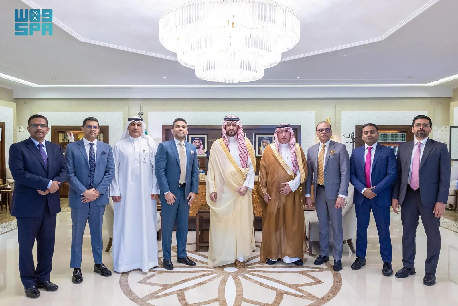 نائب أمير المنطقة الشرقية يستقبل مسؤولي مجموعة برجيل الطبية