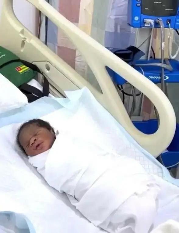 “عرفة” مولود توغولي يشهد يوم الحج الأعظم .. لحظات تاريخية 