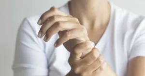 دراسة تربط الألم المزمن وانخفاض الفيتامينات والمعادن