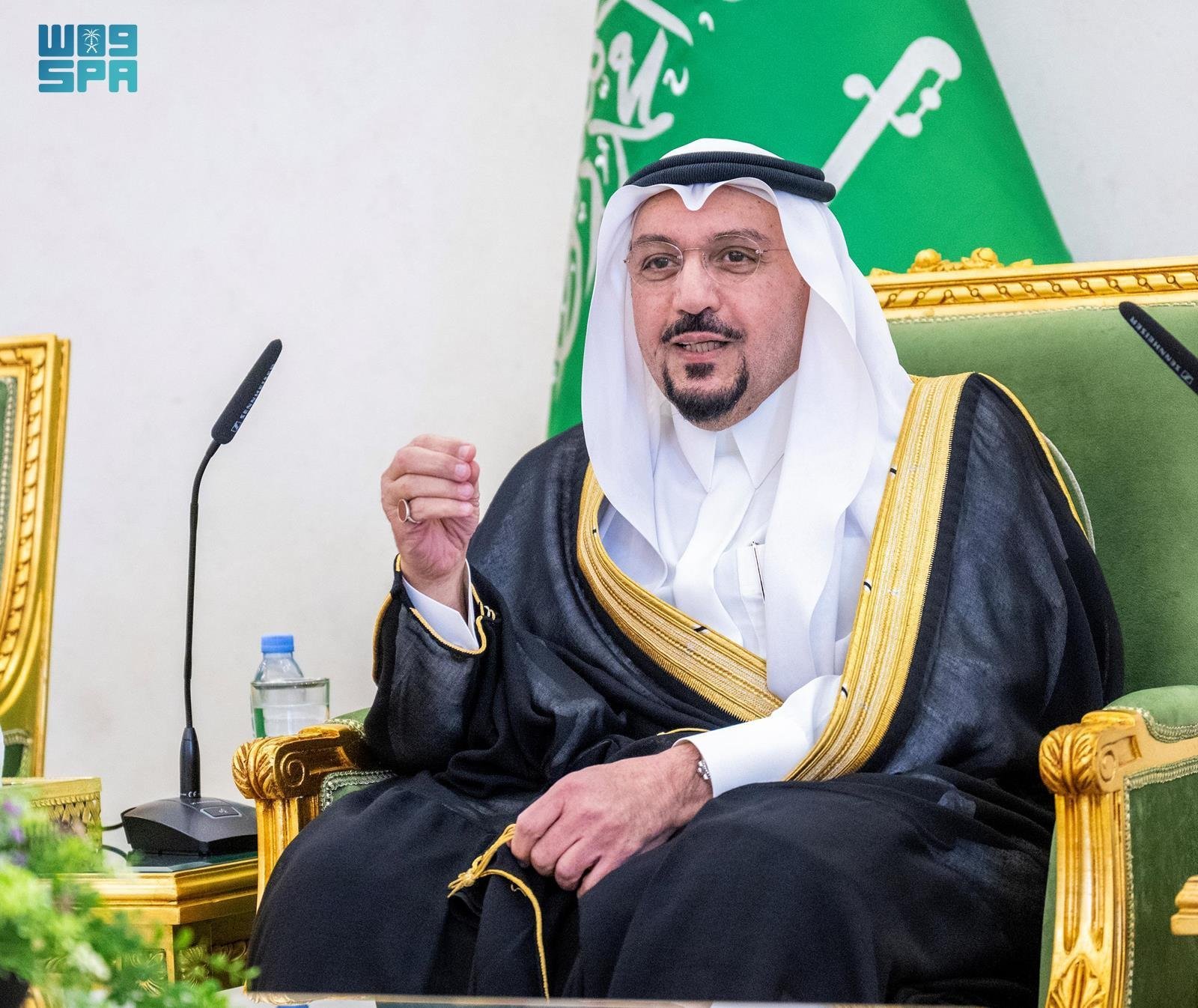 أمير القصيم يسلّم شهادات التميز للمدن الصحية المشاركة في اليوم الخليجي 2024 