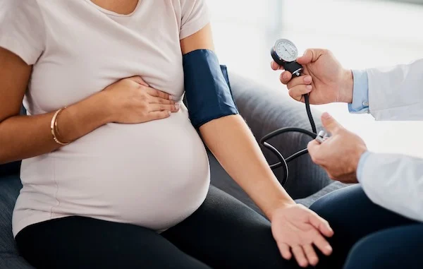 تأثيرات سلبية وإيجابية لتسمم الحمل على الأم المعرضة للإصابة بالسرطان! 