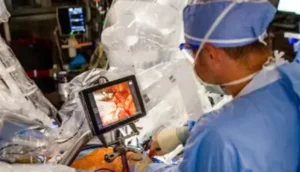 أول عملية من نوعها.. روبوت يستبدل صمام القلب دون فتح الصدر