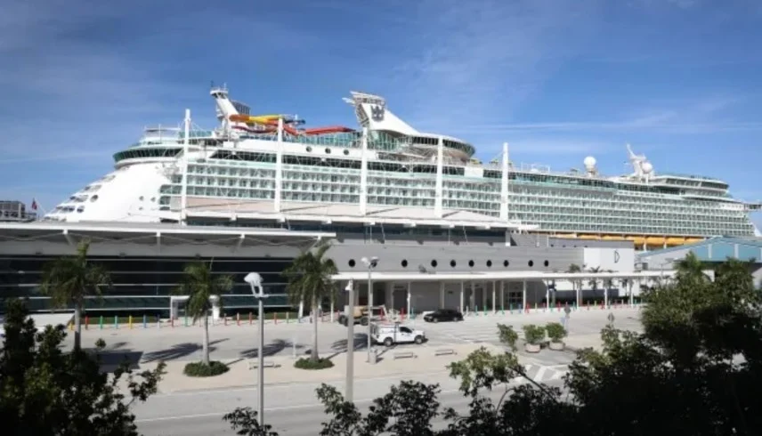 مرض غامض يجتاح سفينة سياحية ويصيب 134 شخصاً 