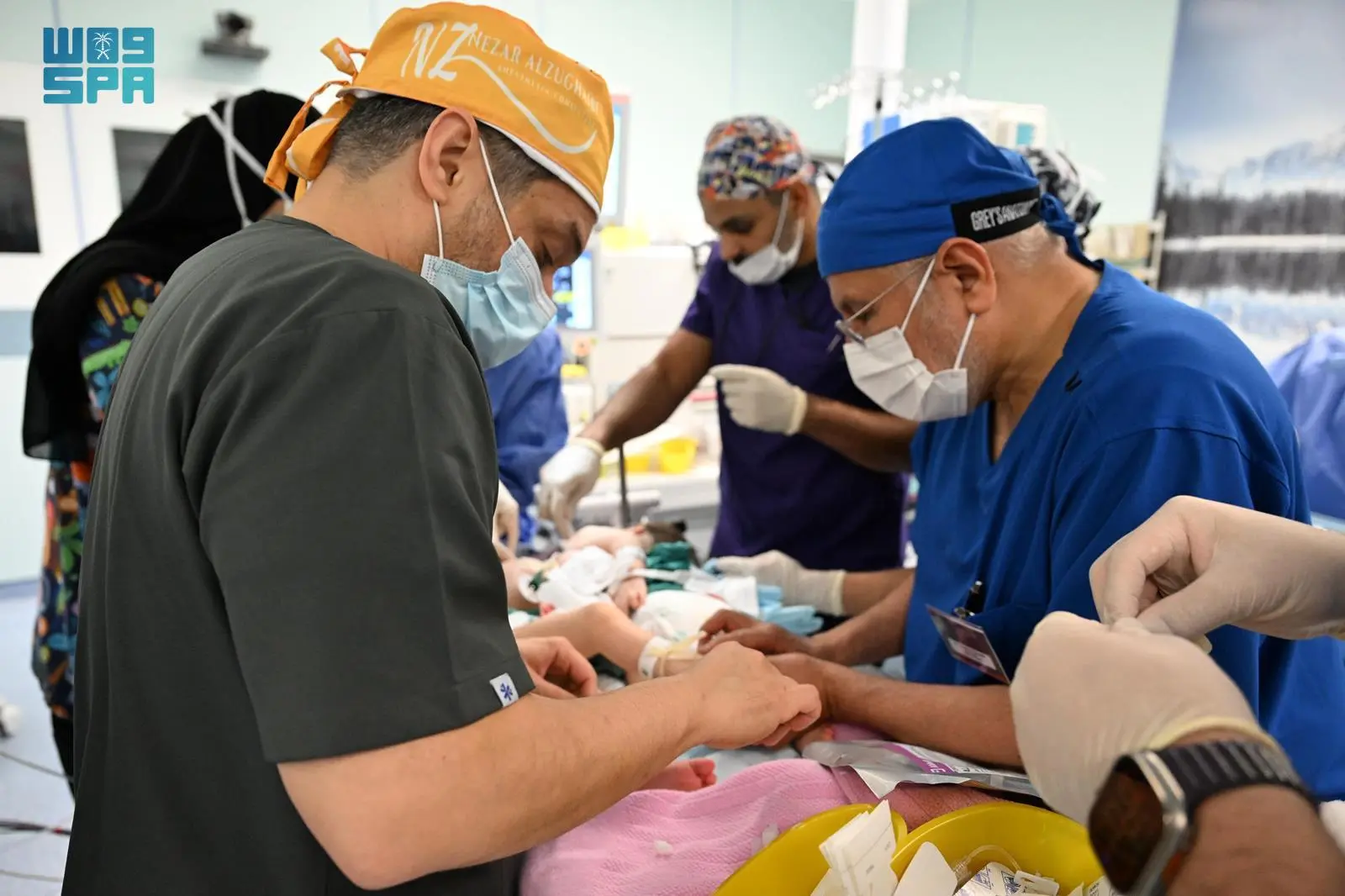 بعد نجاح المرحلتين الأولى والثانية .. بدء المرحلة الثالثة من عملية فصل التوأم السوري “سيلين وإيلين”.. 