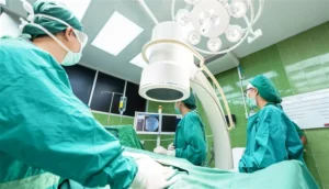استئصال ورم دماغي لمريض في حالة يقظة بسلطنة عمان