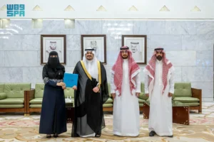 نائب أمير منطقة الرياض يستقبل المدير التنفيذي لفرع القطاع الأوسط بهيئة الصحة العامة