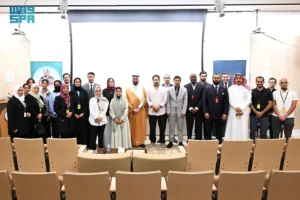 رئيس “الغذاء والدواء” يلتقي الملحق الثقافي وعددًا من المبتعثين السعوديين في واشنطن