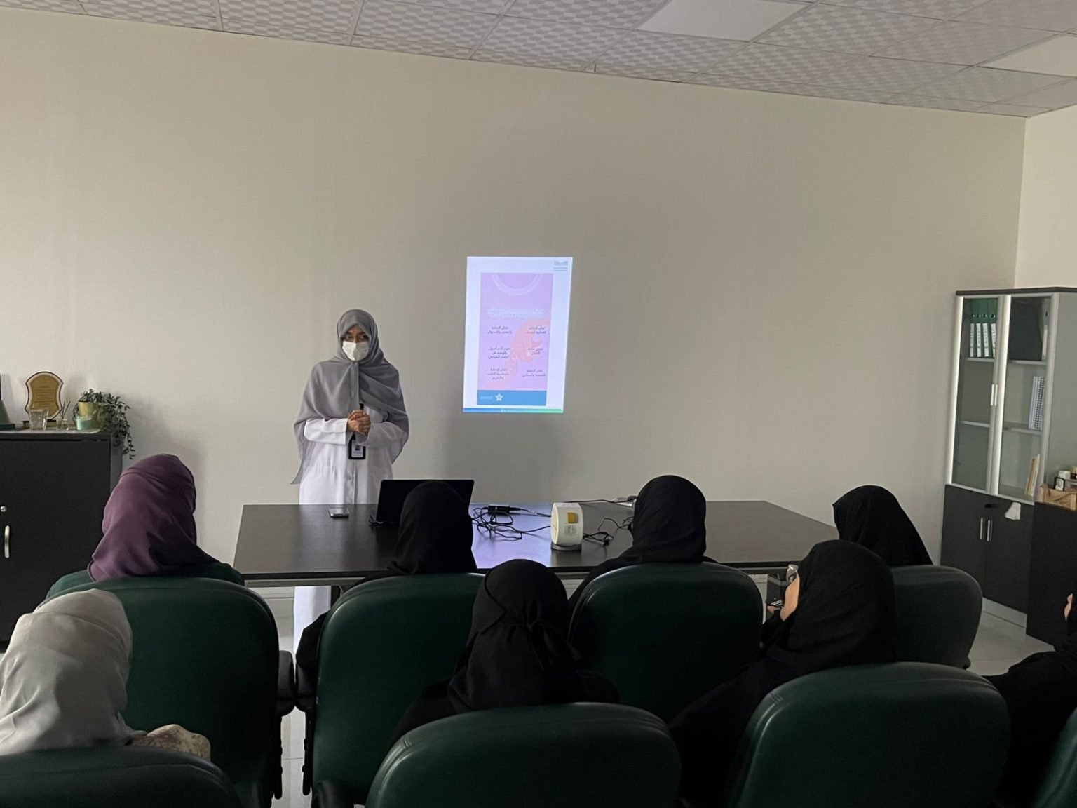 “الفريق الصحي” بمجمع الملك عبدالله الطبي ينفذ برنامجًا توعويًا عن الرضاعة الطبيعية 