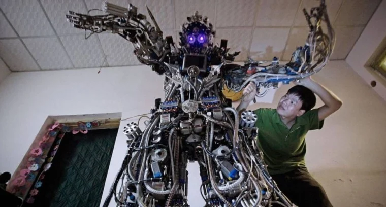 إنقاذ مريض كاد أن تُقطع رأسه بعد هجوم روبوت عليه 