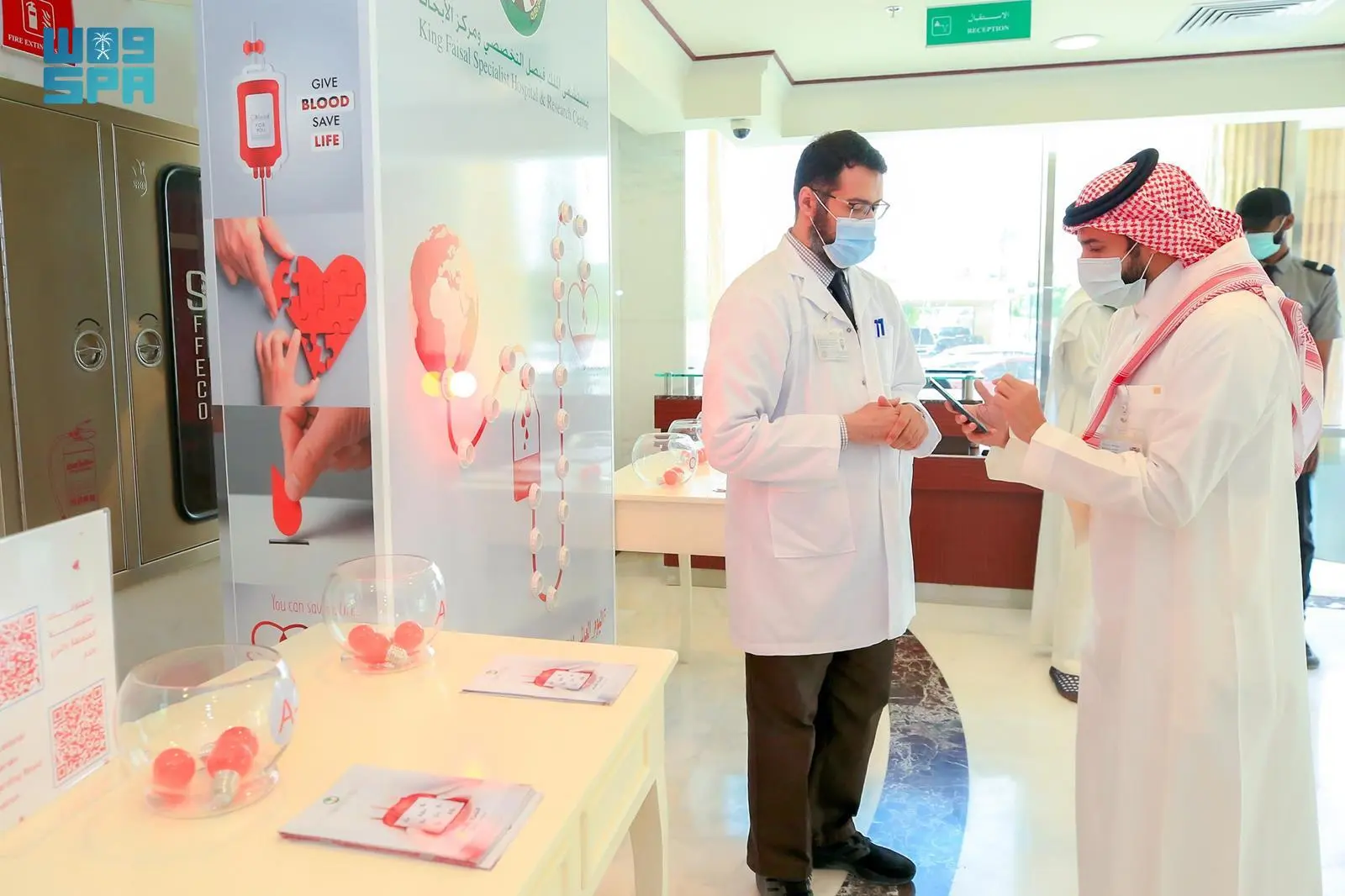 “التخصصي” يشهد تفاعلًا واسعًا من المتبرعين ضمن الحملة الوطنية للتبرع بالدم 